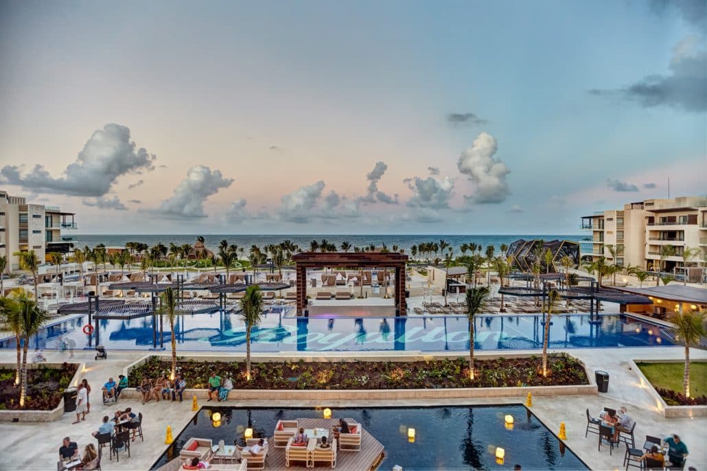 Royalton Riviera Cancun Resort Wedding - Modern Destination Weddings