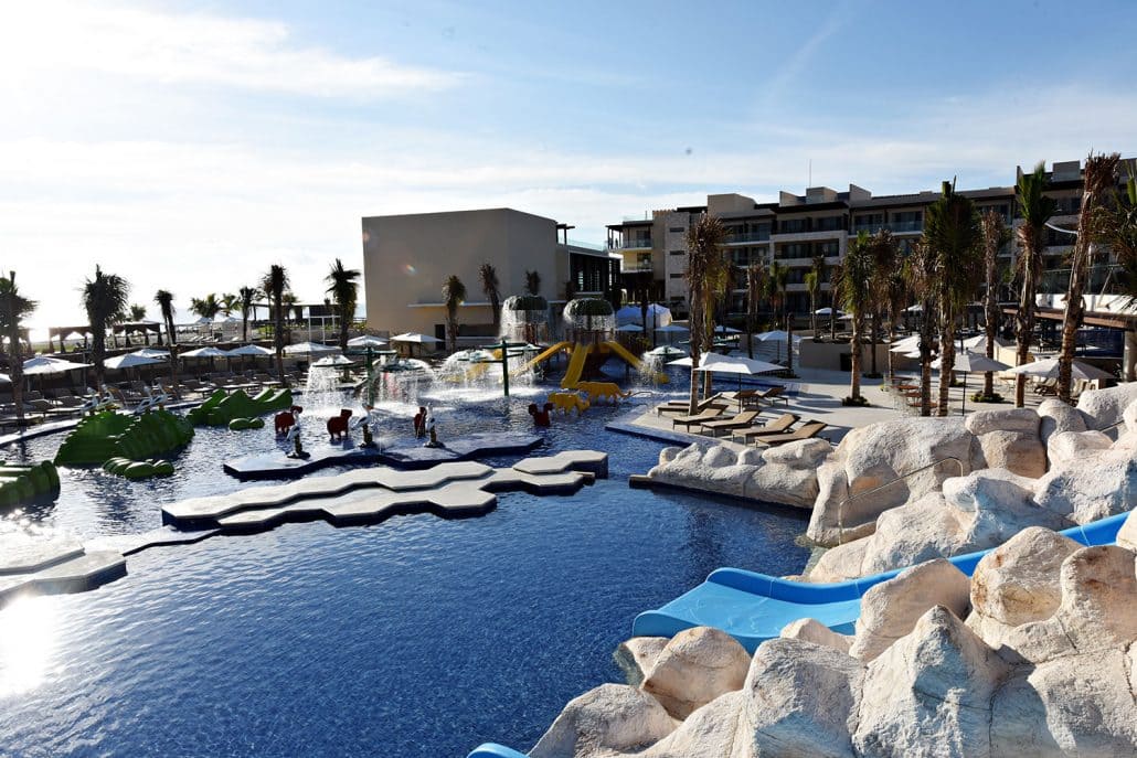 Royalton Riviera Cancun Resort Wedding - Modern Destination Weddings